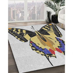 Patterned Gray Novelty Rug in Family Room, pat657