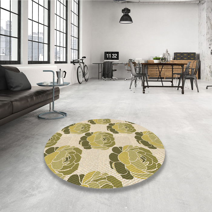 Round Patterned Brown Gold Rug in a Office, pat663brn