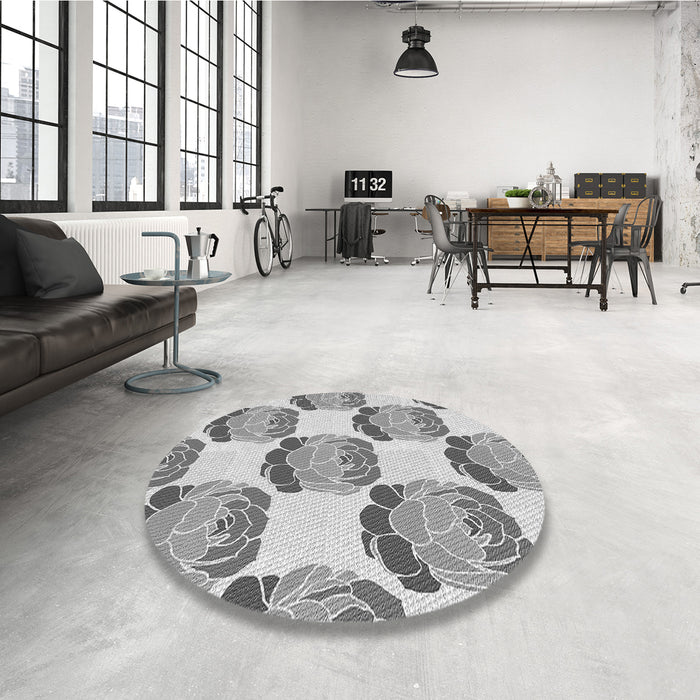 Round Patterned Silver Gray Rug in a Office, pat663gry