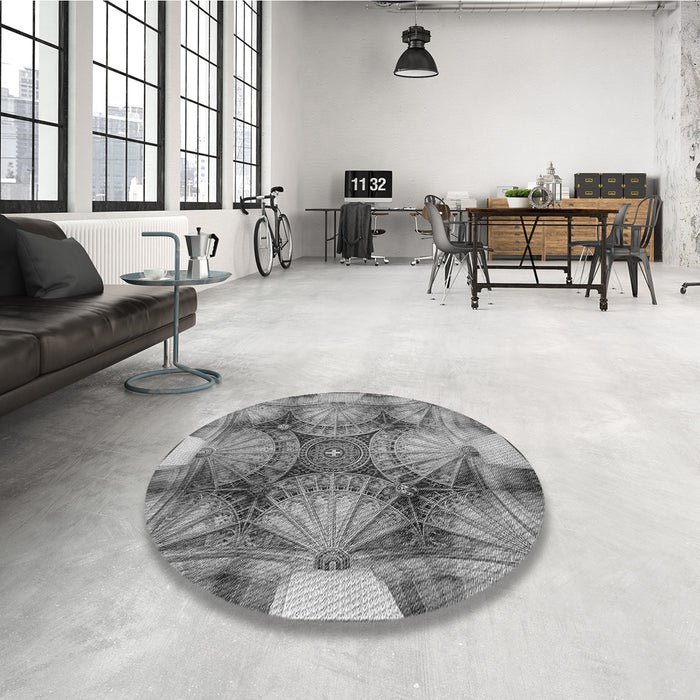 Round Patterned Carbon Gray Rug in a Office, pat667gry