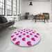 Round Patterned Neon Pink Rug in a Office, pat669pur