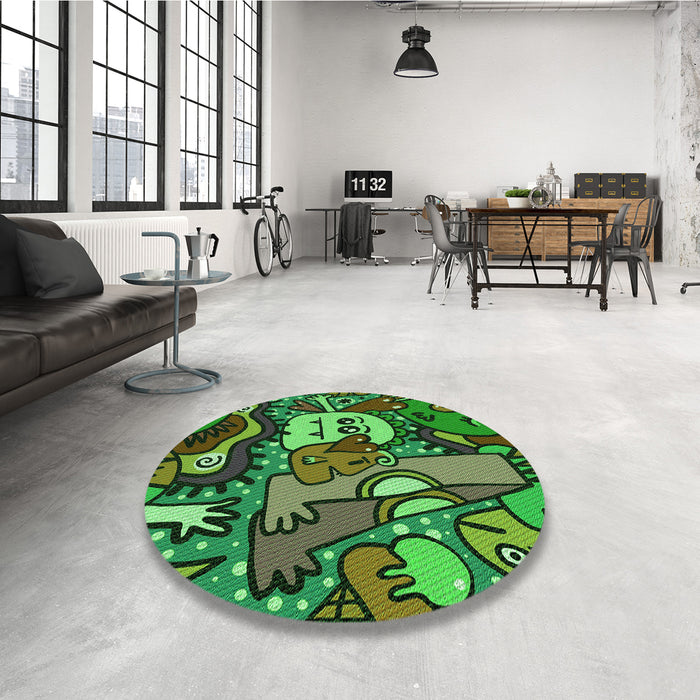 Round Patterned Dark Forest Green Rug in a Office, pat670grn