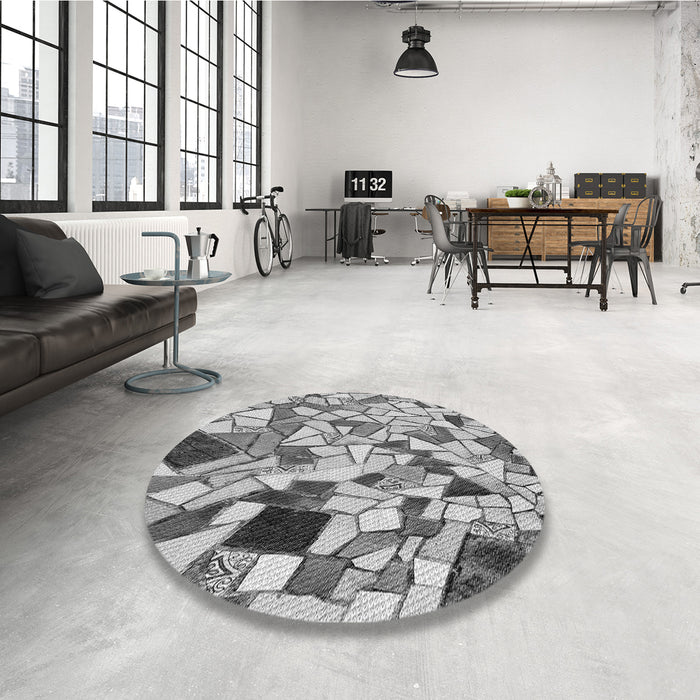 Round Patterned Carbon Gray Rug in a Office, pat678gry