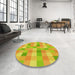 Round Patterned Green Rug in a Office, pat684yw