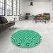 Round Patterned Medium Spring Green Rug in a Office, pat712lblu