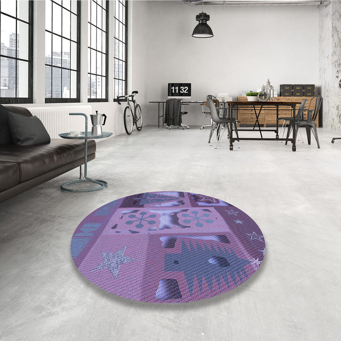 Round Patterned Purple Rug in a Office, pat727blu