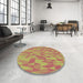 Round Patterned Metallic Gold Novelty Rug in a Office, pat72