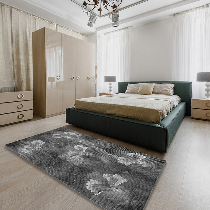 Patterned Gray Rug in a Bedroom, pat730gry