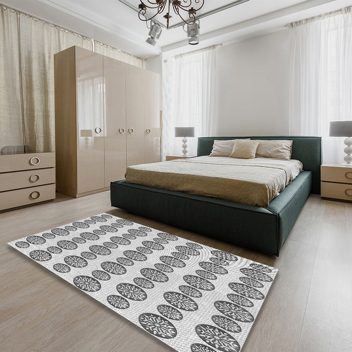 Patterned Silver Gray Rug in a Bedroom, pat735gry