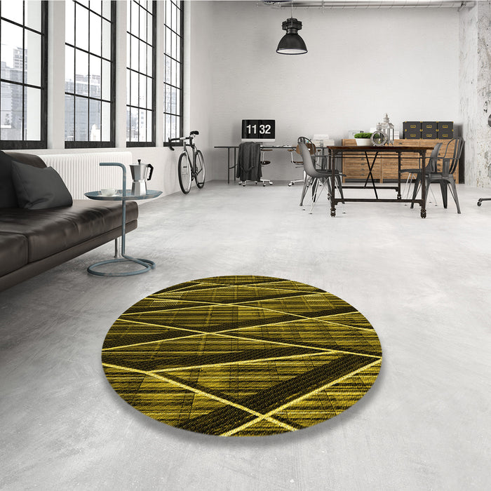 Round Patterned Black Brown Rug in a Office, pat77yw