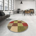 Round Patterned Metallic Gold Rug in a Office, pat777brn