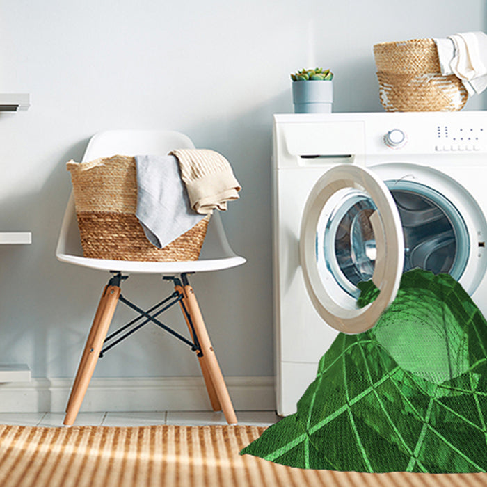 Machine Washable Transitional Deep Emerald Green Rug in a Washing Machine, wshpat80grn