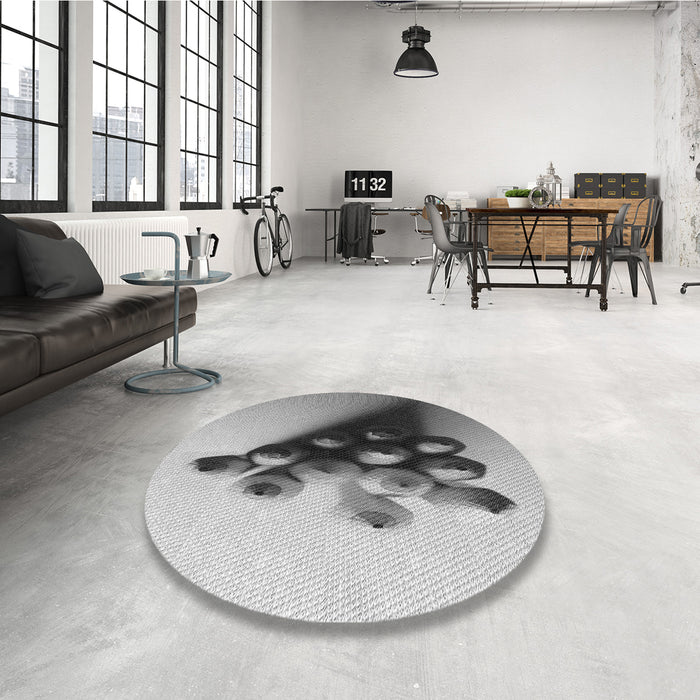 Round Patterned Carbon Gray Rug in a Office, pat808gry