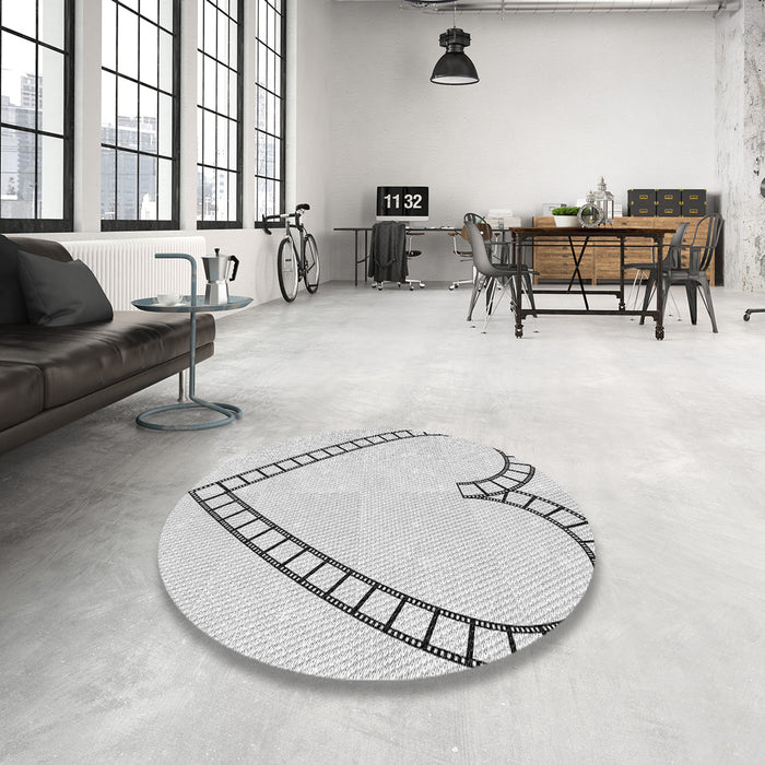 Round Patterned Off-White Novelty Rug in a Office, pat82