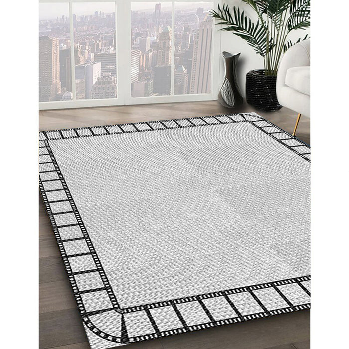 Machine Washable Transitional Platinum Gray Rug in a Family Room, wshpat84gry