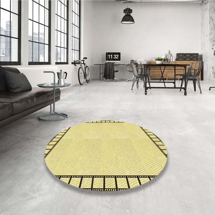 Round Patterned Sun Yellow Rug in a Office, pat84yw