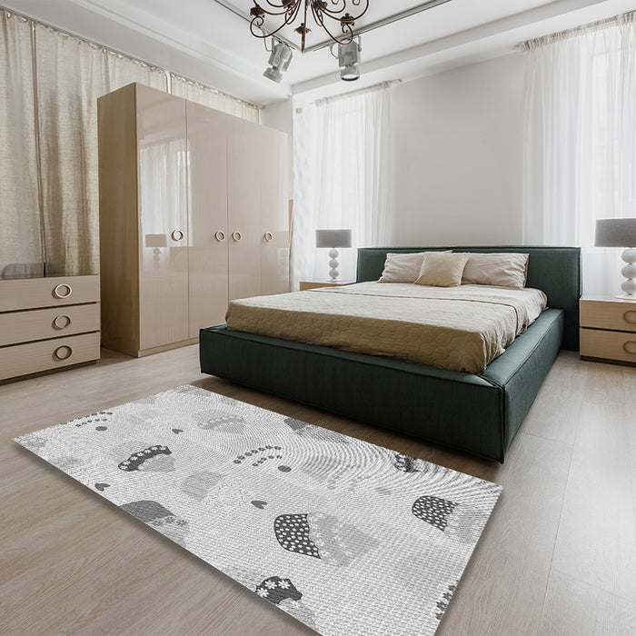 Patterned Platinum Gray Rug in a Bedroom, pat879gry