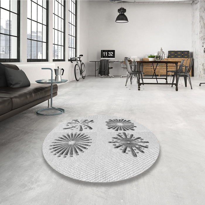 Round Patterned Platinum Gray Rug in a Office, pat897gry