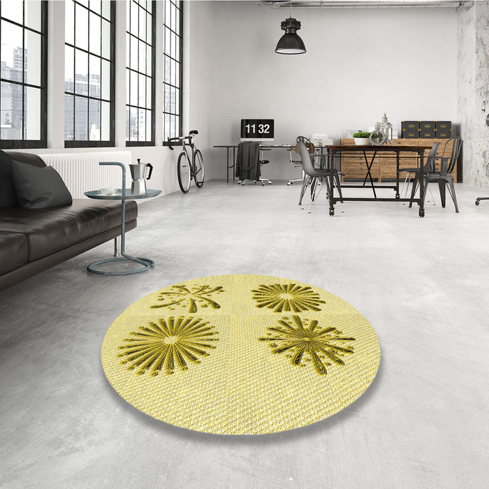 Round Patterned Brown Rug in a Office, pat897yw