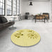 Round Patterned Yellow Rug in a Office, pat900yw