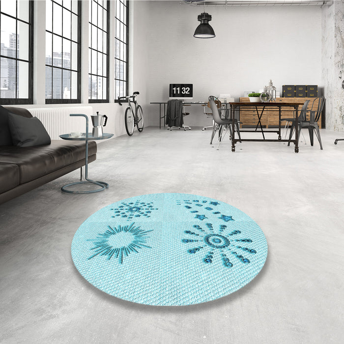 Round Patterned Diamond Blue Rug in a Office, pat901lblu