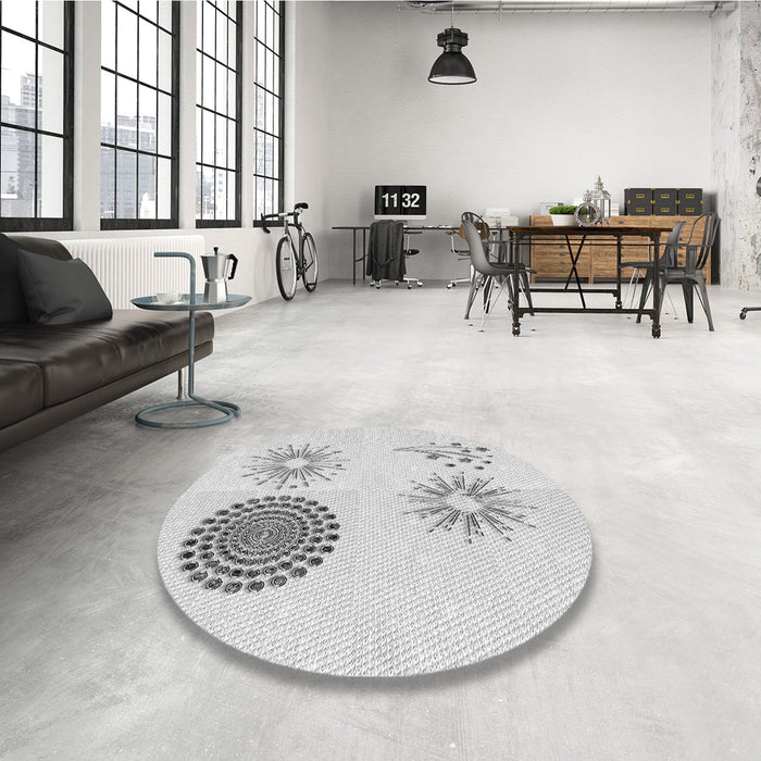 Round Patterned Platinum Gray Rug in a Office, pat902gry