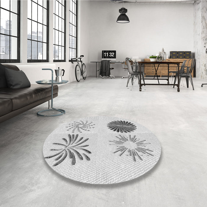 Round Patterned Platinum Gray Rug in a Office, pat903gry