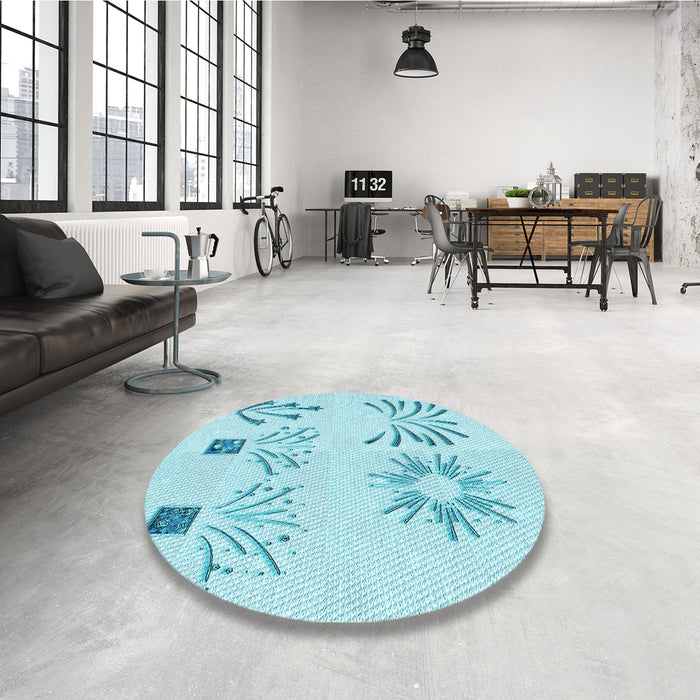 Round Patterned Diamond Blue Rug in a Office, pat904lblu
