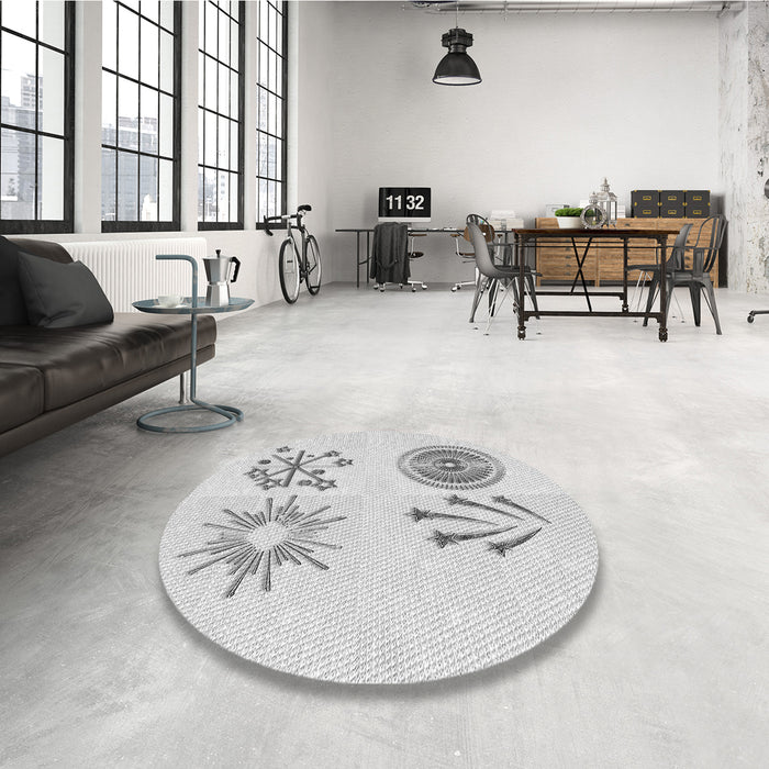 Round Patterned Platinum Gray Rug in a Office, pat905gry