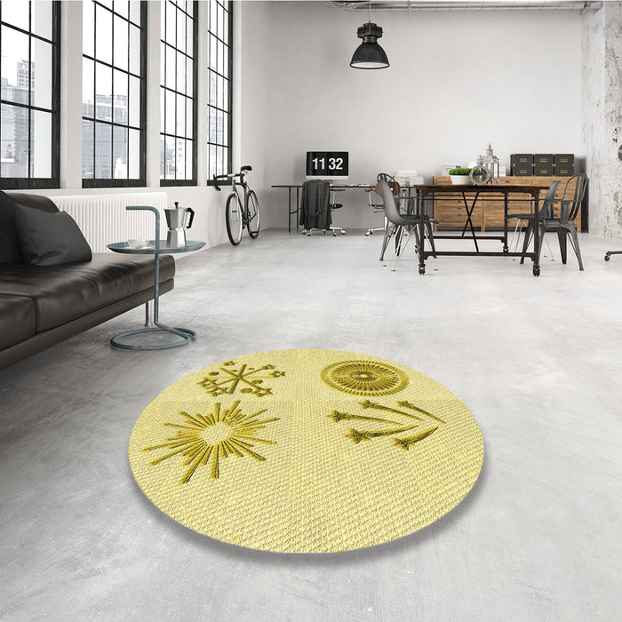 Round Patterned Sun Yellow Rug in a Office, pat905yw