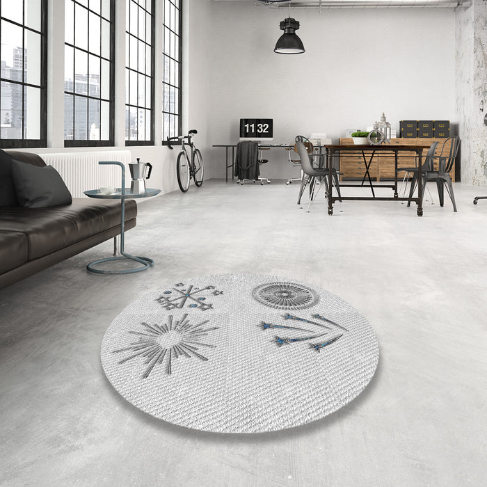 Round Patterned Off-White Novelty Rug in a Office, pat905