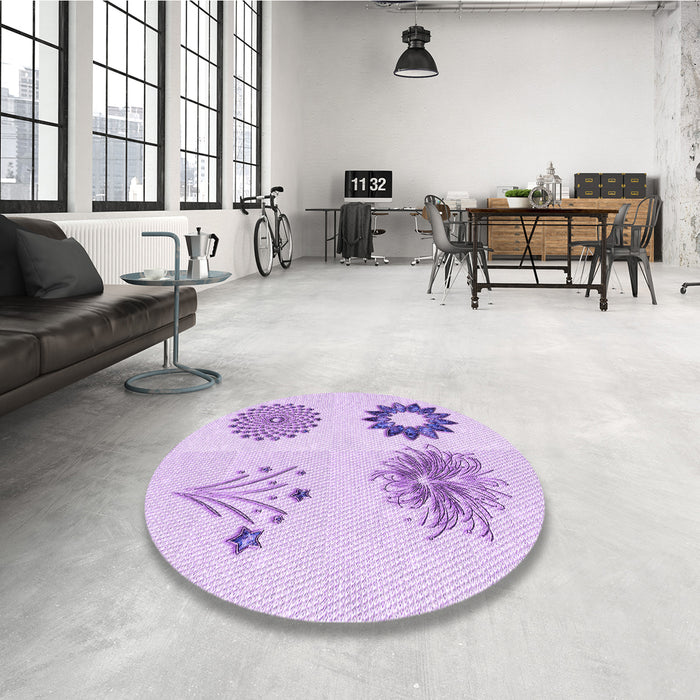 Round Patterned Purple Rug in a Office, pat908pur