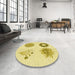 Round Patterned Orange Gold Rug in a Office, pat908yw