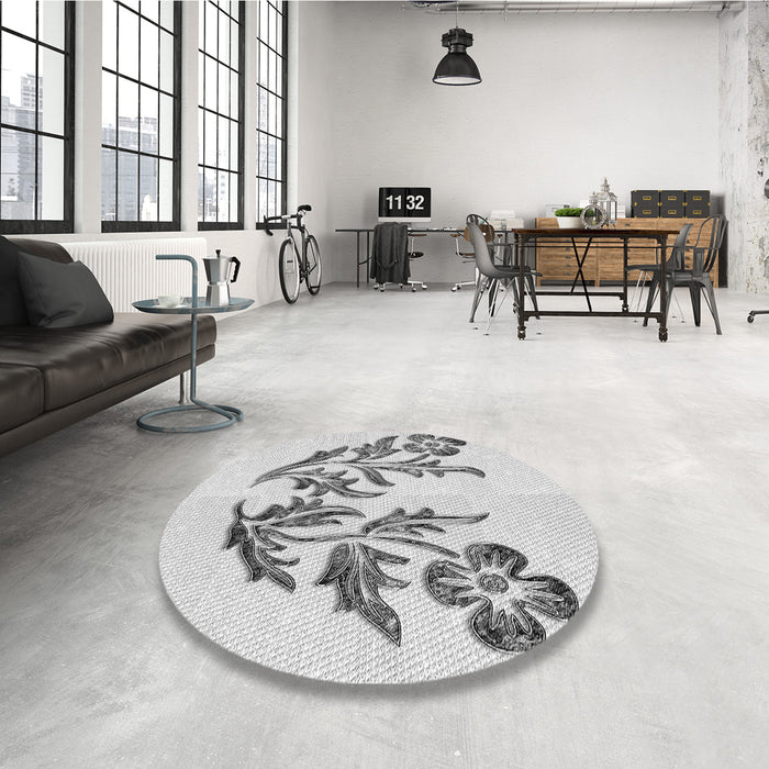 Round Patterned Platinum Gray Rug in a Office, pat916gry
