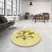 Round Patterned Sun Yellow Rug in a Office, pat921yw