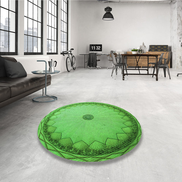 Round Patterned Emerald Green Rug in a Office, pat938grn