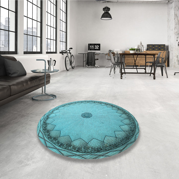 Round Patterned Deep-Sea Green Rug in a Office, pat938lblu