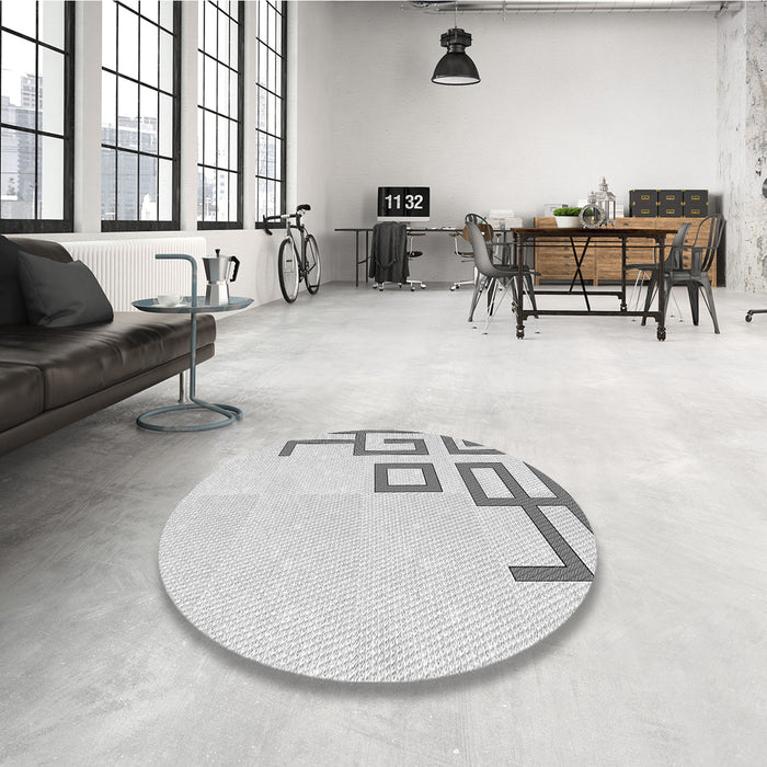 Round Patterned Platinum Gray Rug in a Office, pat939gry