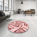 Round Patterned Red Rug in a Office, pat973rd