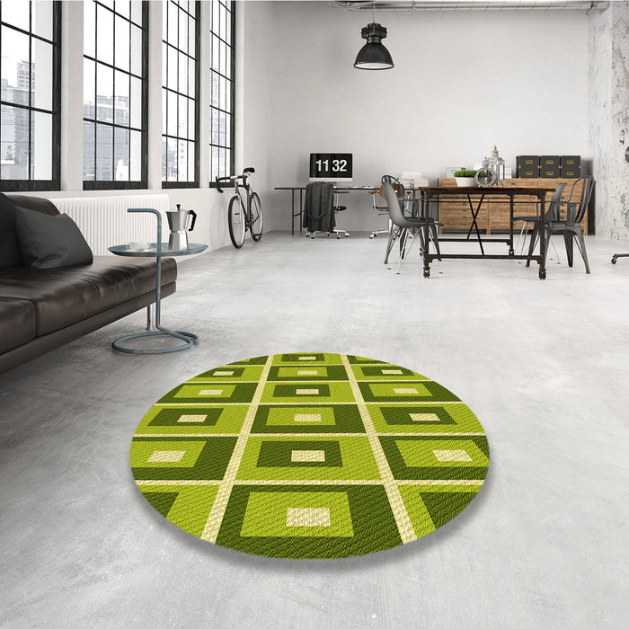 Round Patterned Green Rug in a Office, pat977yw