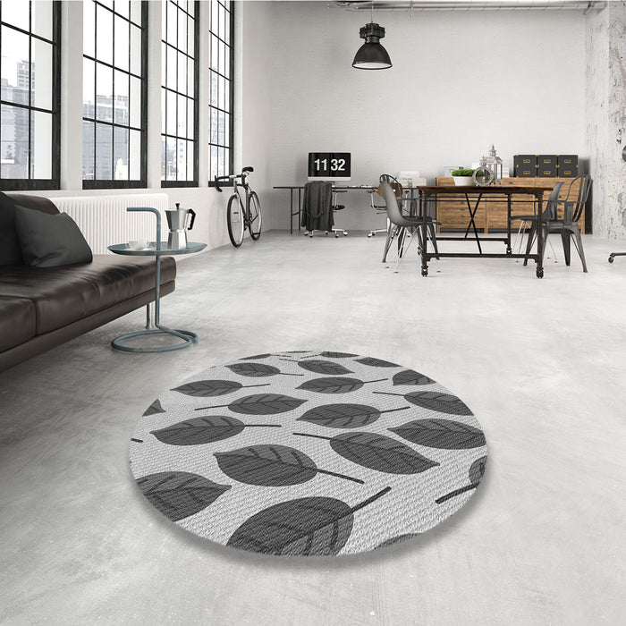 Round Patterned Silver Gray Rug in a Office, pat993gry