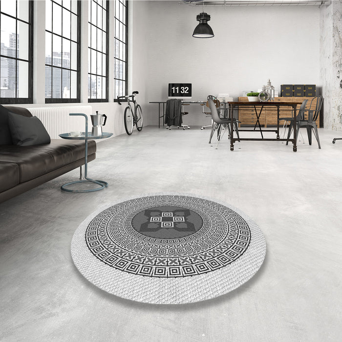 Round Patterned Platinum Gray Rug in a Office, pat998gry