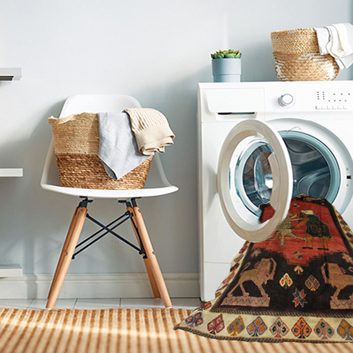 Machine Washable Traditional Saffron Red Rug in a Washing Machine, wshtr101