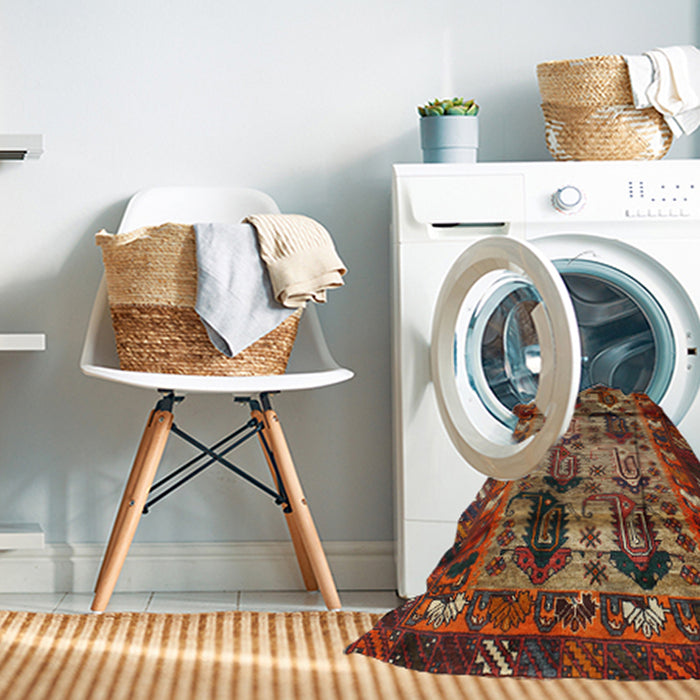 Machine Washable Traditional Saffron Red Rug in a Washing Machine, wshtr102