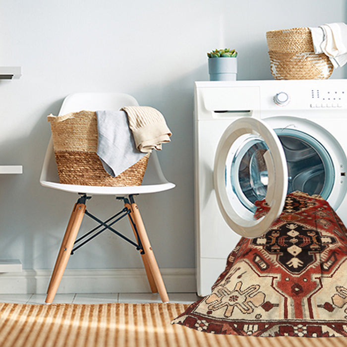 Machine Washable Traditional Saffron Red Rug in a Washing Machine, wshtr1105