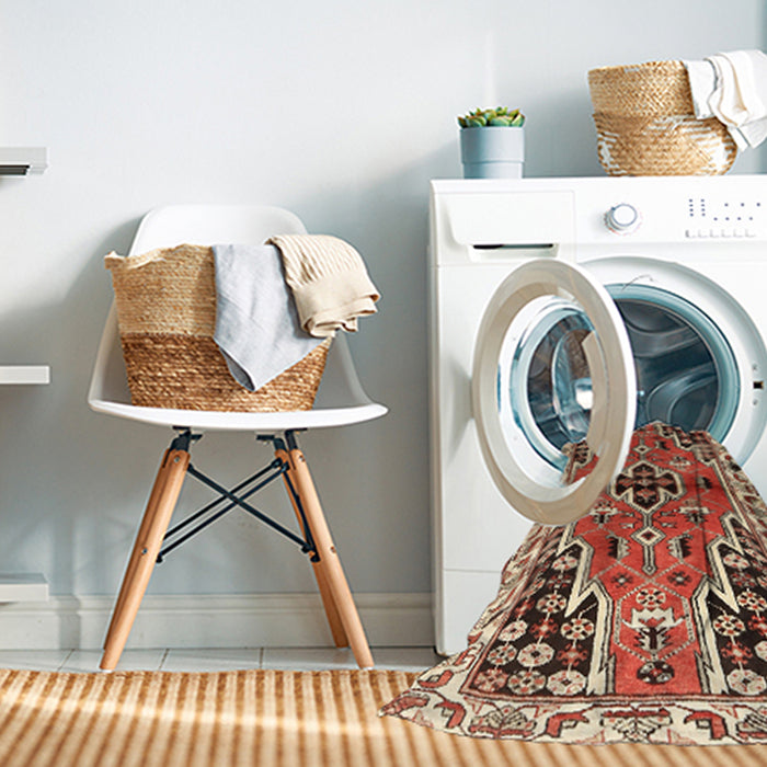 Machine Washable Traditional Tomato Red Rug in a Washing Machine, wshtr1108