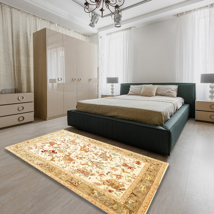 Traditional Golden Blonde Gold Animal Rug in a Bedroom, tr117