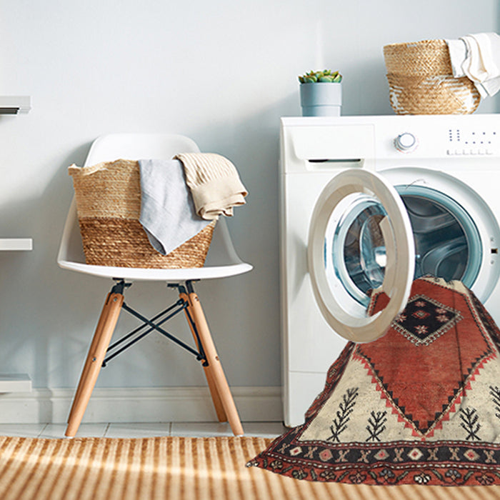 Machine Washable Traditional Tomato Red Rug in a Washing Machine, wshtr1221