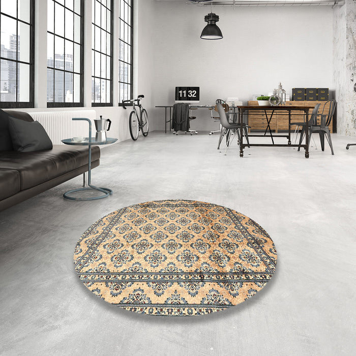 Round Traditional Brown Persian Rug in a Office, tr1253