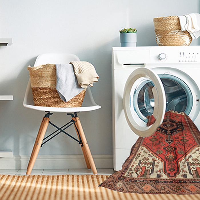 Machine Washable Traditional Tomato Red Rug in a Washing Machine, wshtr133